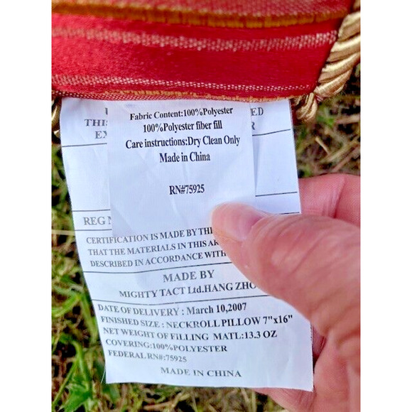 Comforter Set Mighty Tact Full/Queen Size Comforter 86" x 86" Dated 2010 - Picture 10 of 14